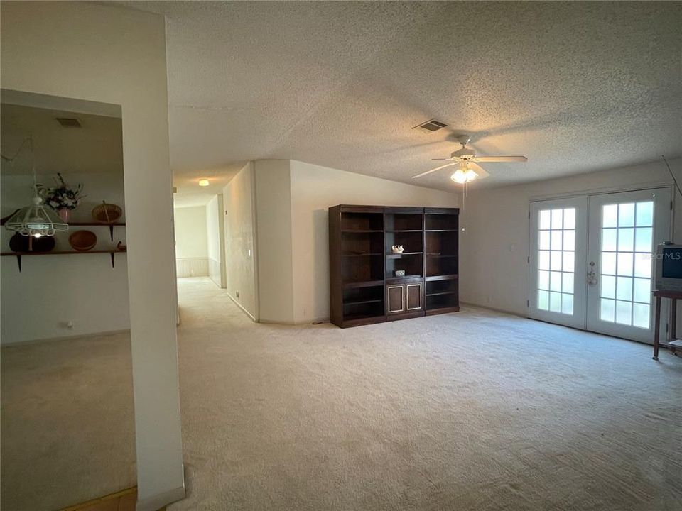 Active With Contract: $207,900 (3 beds, 2 baths, 2012 Square Feet)