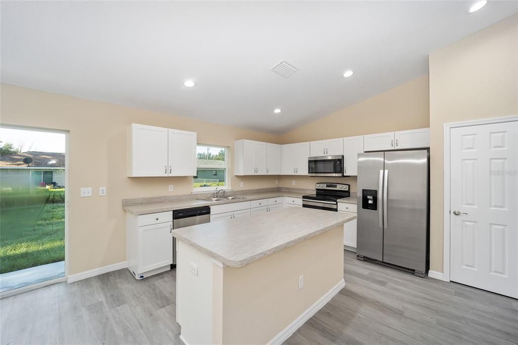 Active With Contract: $240,000 (3 beds, 2 baths, 1399 Square Feet)