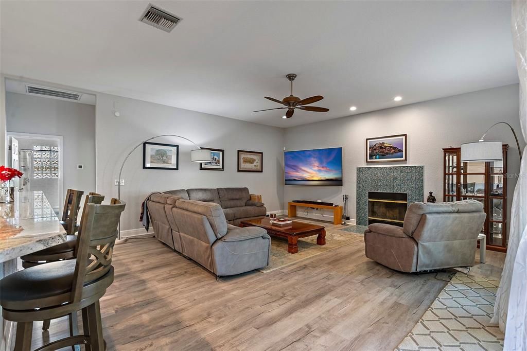 Active With Contract: $1,395,000 (3 beds, 2 baths, 2647 Square Feet)