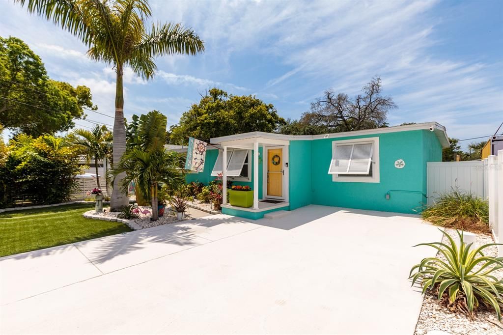 Active With Contract: $385,000 (3 beds, 2 baths, 1103 Square Feet)