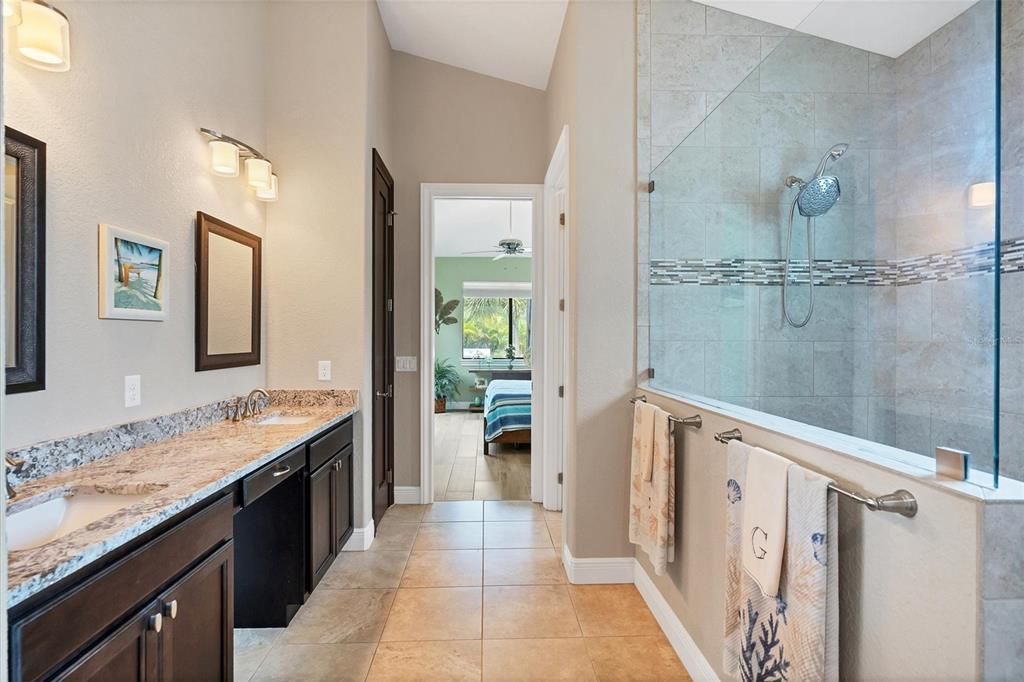 Active With Contract: $899,000 (3 beds, 3 baths, 2498 Square Feet)
