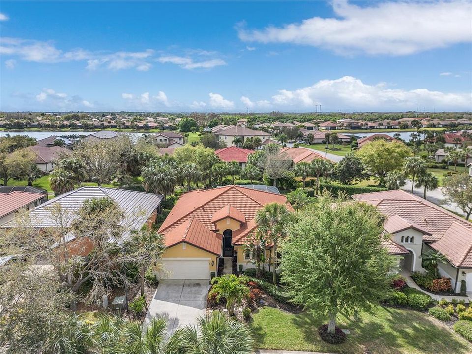 For Sale: $699,000 (4 beds, 2 baths, 2515 Square Feet)