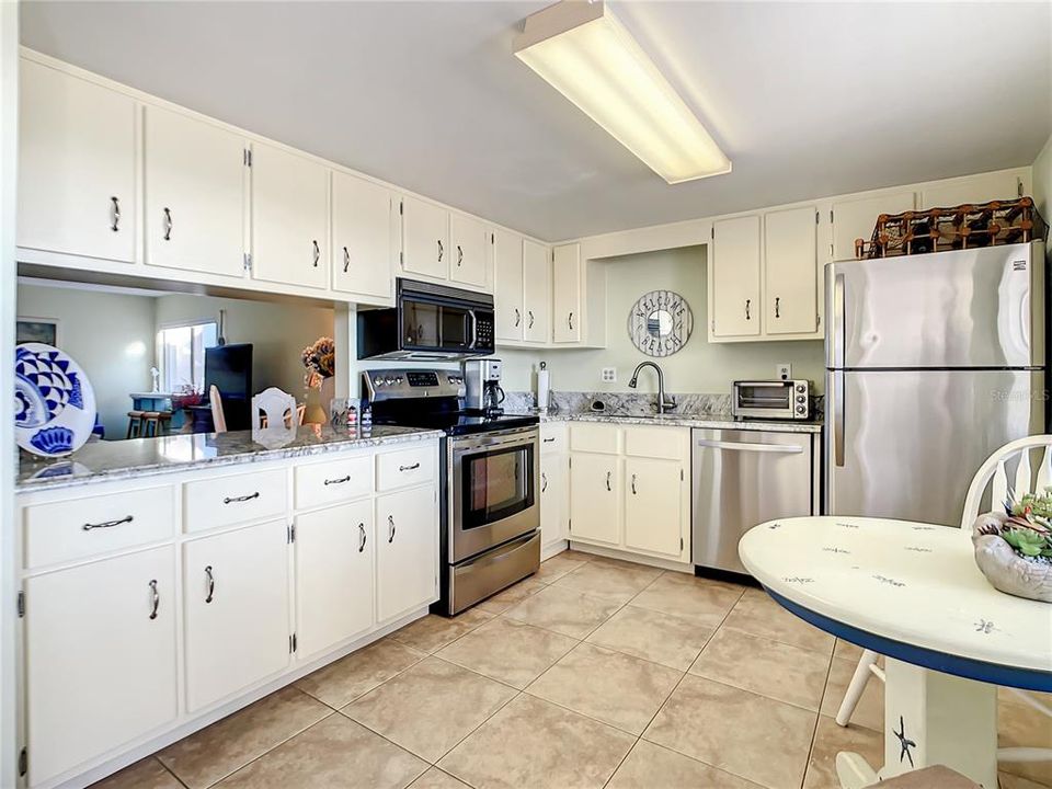 For Sale: $374,000 (1 beds, 1 baths, 770 Square Feet)