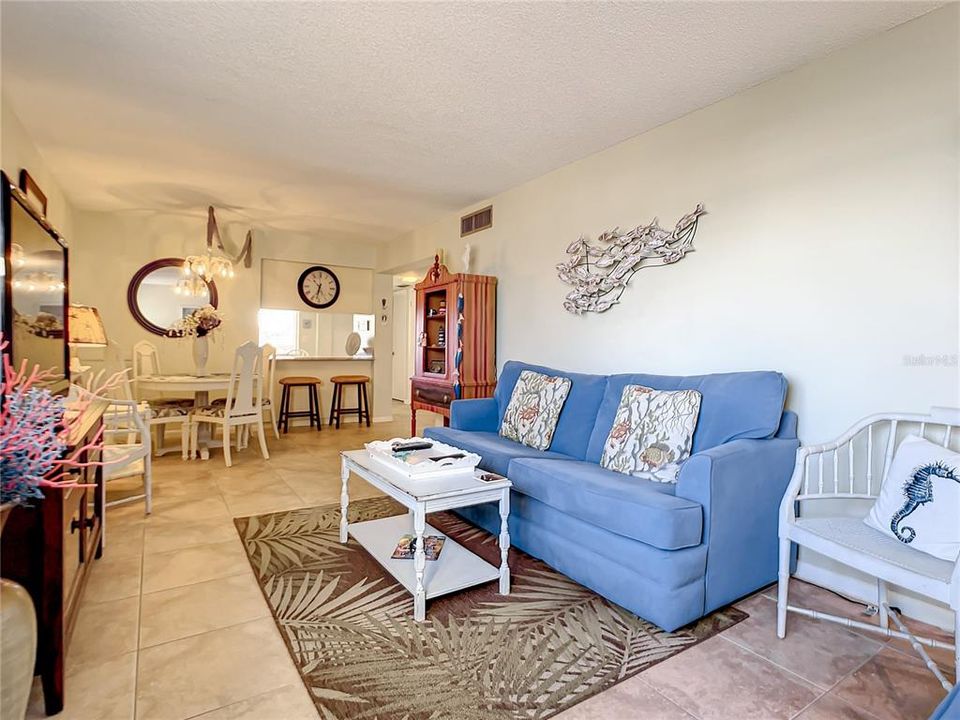 For Sale: $374,000 (1 beds, 1 baths, 770 Square Feet)