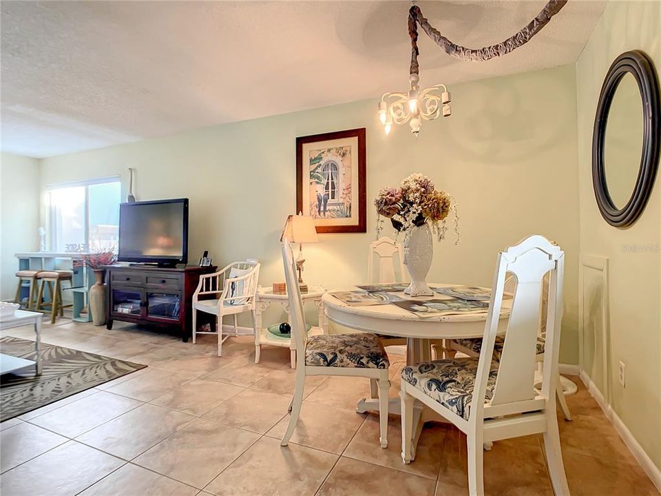 For Sale: $374,000 (1 beds, 1 baths, 770 Square Feet)