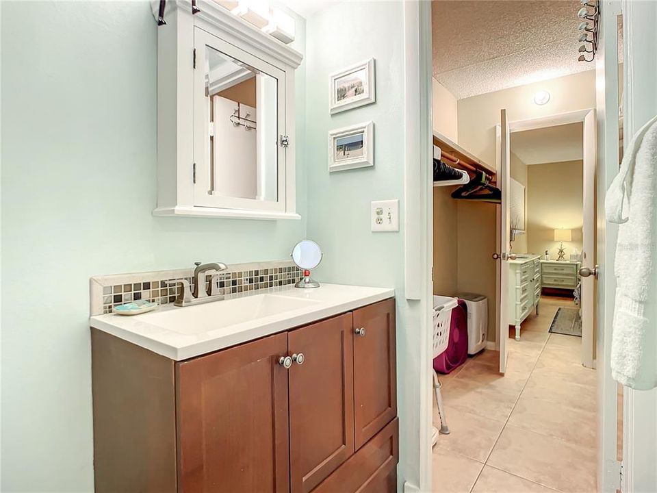 For Sale: $374,000 (1 beds, 1 baths, 770 Square Feet)