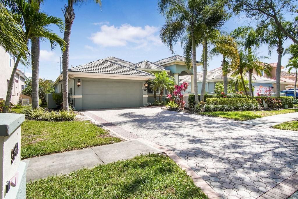 Vendido Recientemente: $899,999 (3 camas, 2 baños, 2464 Pies cuadrados)