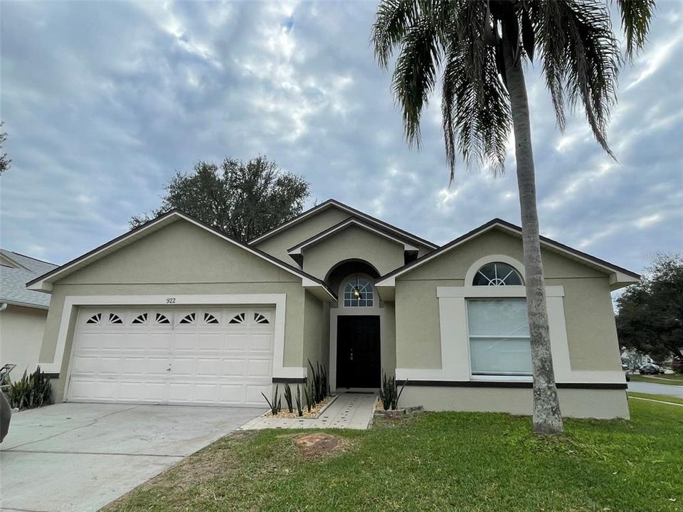 For Rent: $2,475 (4 beds, 2 baths, 1789 Square Feet)