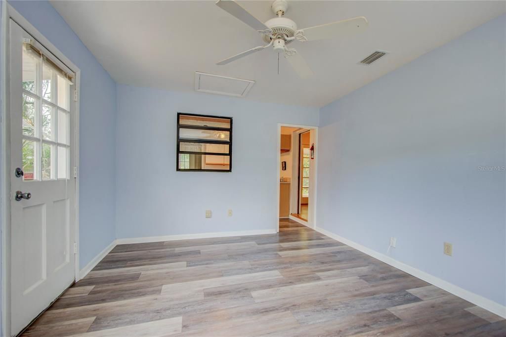 Active With Contract: $335,000 (2 beds, 1 baths, 1157 Square Feet)
