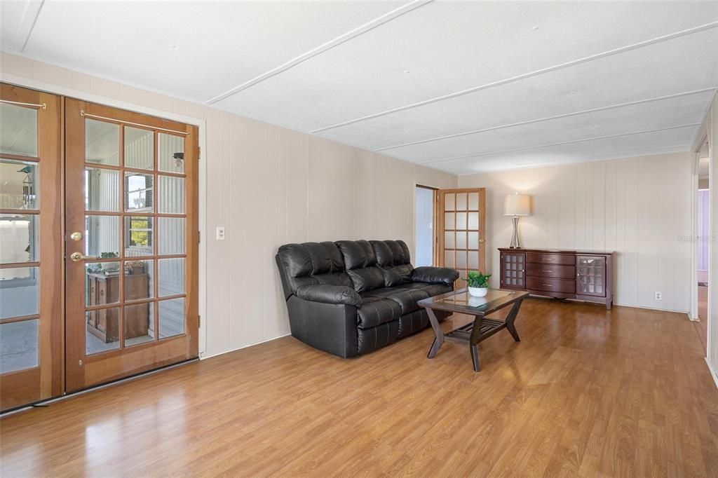 Active With Contract: $159,900 (2 beds, 2 baths, 1152 Square Feet)