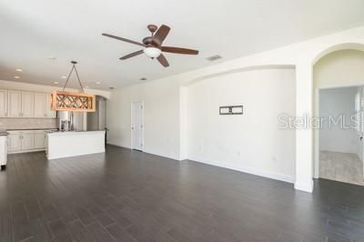 Recently Sold: $500,000 (3 beds, 2 baths, 1570 Square Feet)