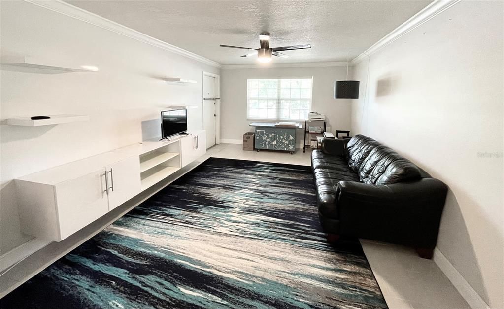 Active With Contract: $239,900 (2 beds, 2 baths, 956 Square Feet)