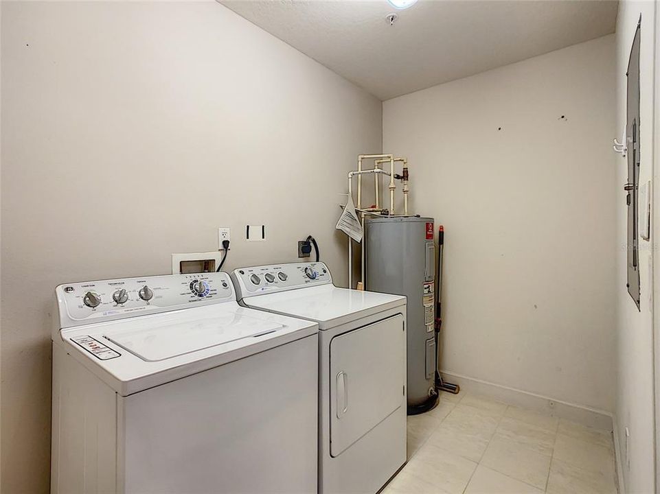 Recently Rented: $3,400 (2 beds, 2 baths, 1970 Square Feet)