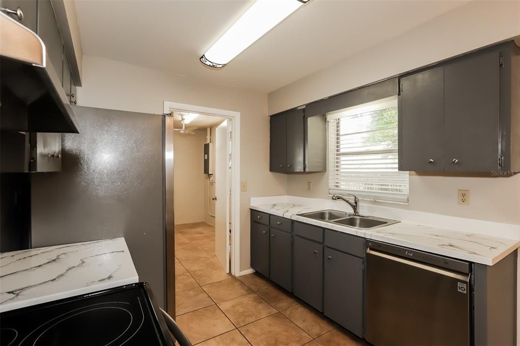Recently Rented: $1,715 (3 beds, 1 baths, 1011 Square Feet)