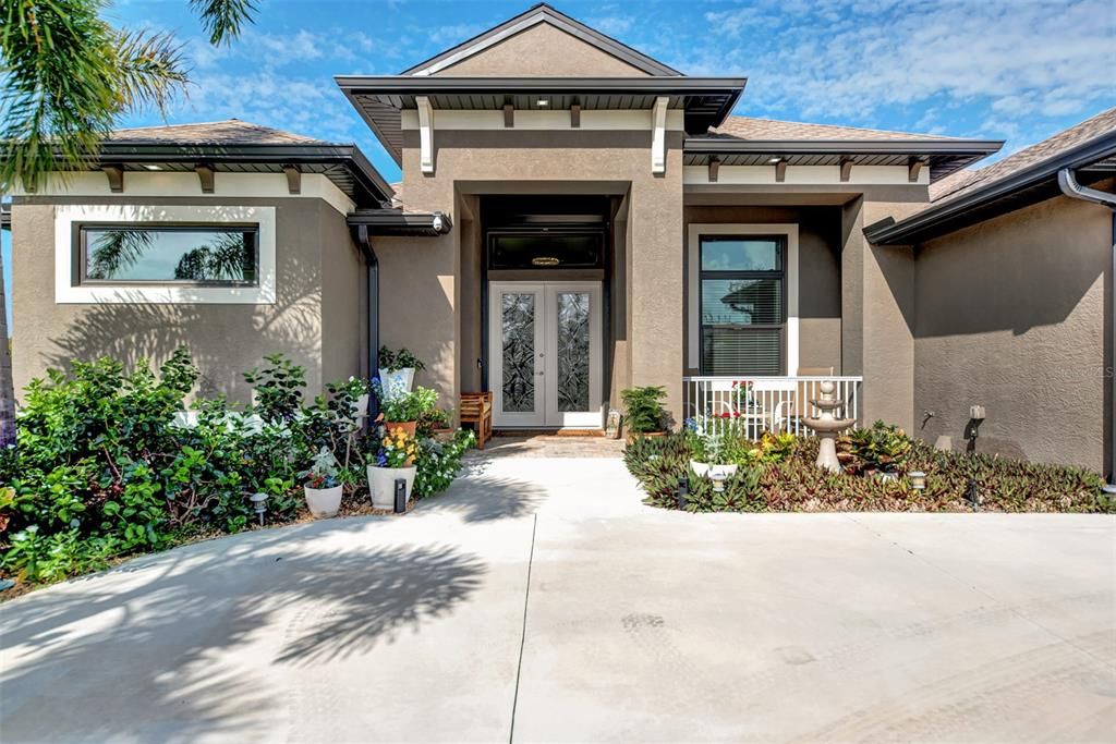 Active With Contract: $775,000 (3 beds, 3 baths, 2201 Square Feet)