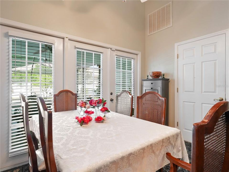 Dining room overlooking lanai