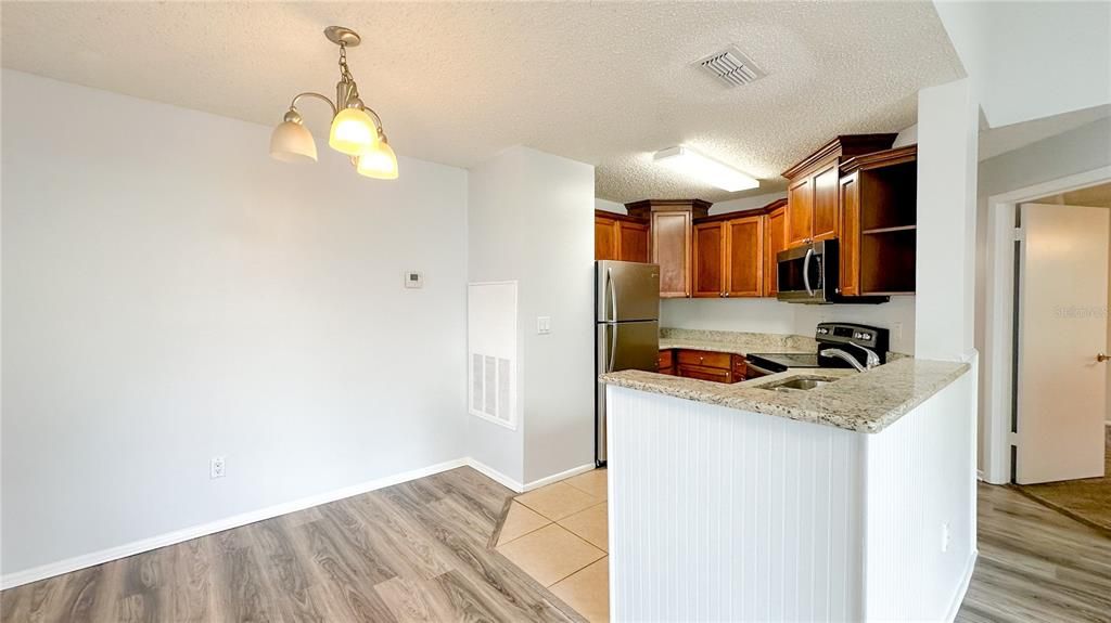 For Rent: $1,700 (2 beds, 1 baths, 851 Square Feet)