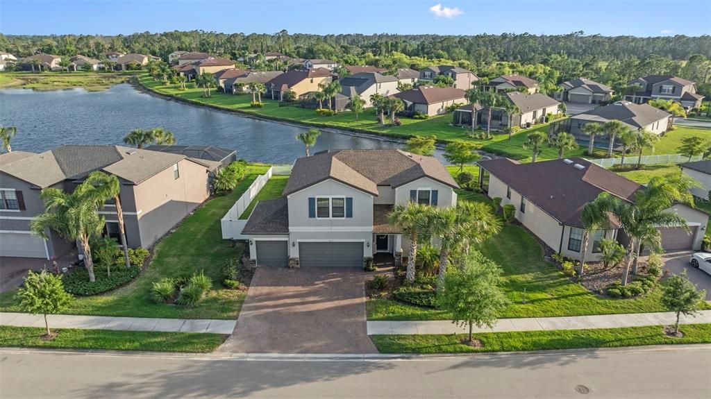 Active With Contract: $610,000 (5 beds, 3 baths, 2857 Square Feet)