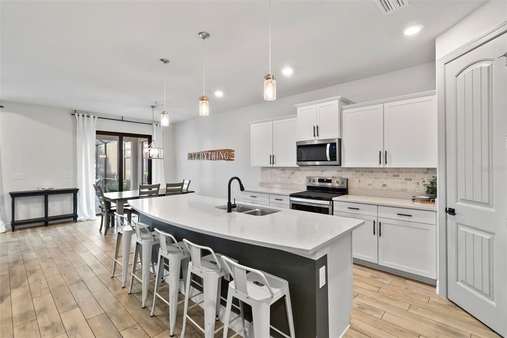 Active With Contract: $610,000 (5 beds, 3 baths, 2857 Square Feet)