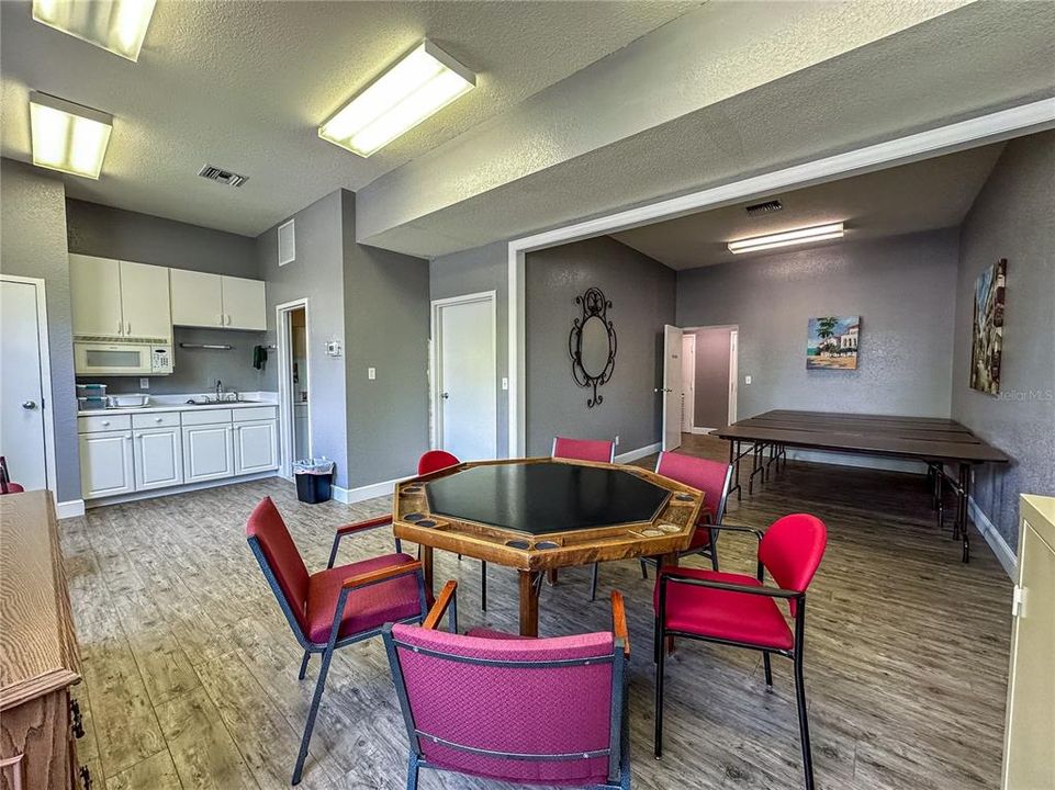 For Sale: $255,000 (2 beds, 2 baths, 1011 Square Feet)