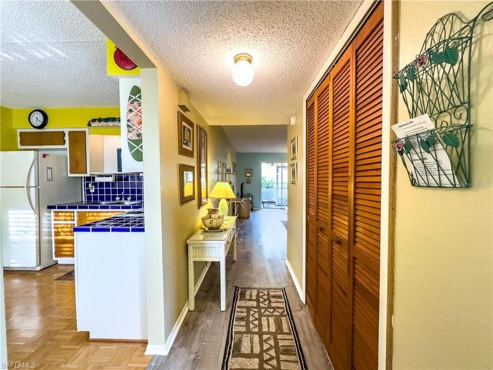 For Sale: $143,900 (1 beds, 1 baths, 679 Square Feet)