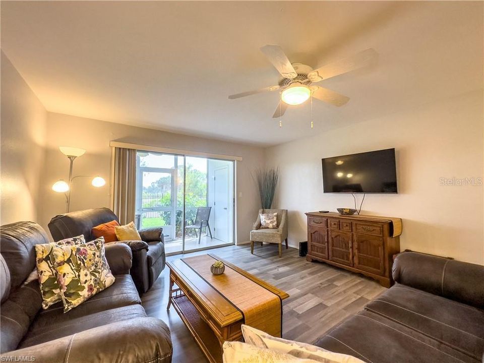 Active With Contract: $199,500 (2 beds, 2 baths, 1012 Square Feet)