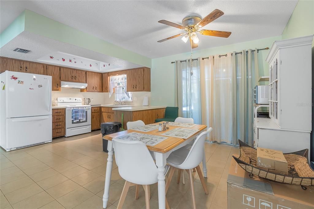 For Sale: $219,000 (2 beds, 1 baths, 1350 Square Feet)