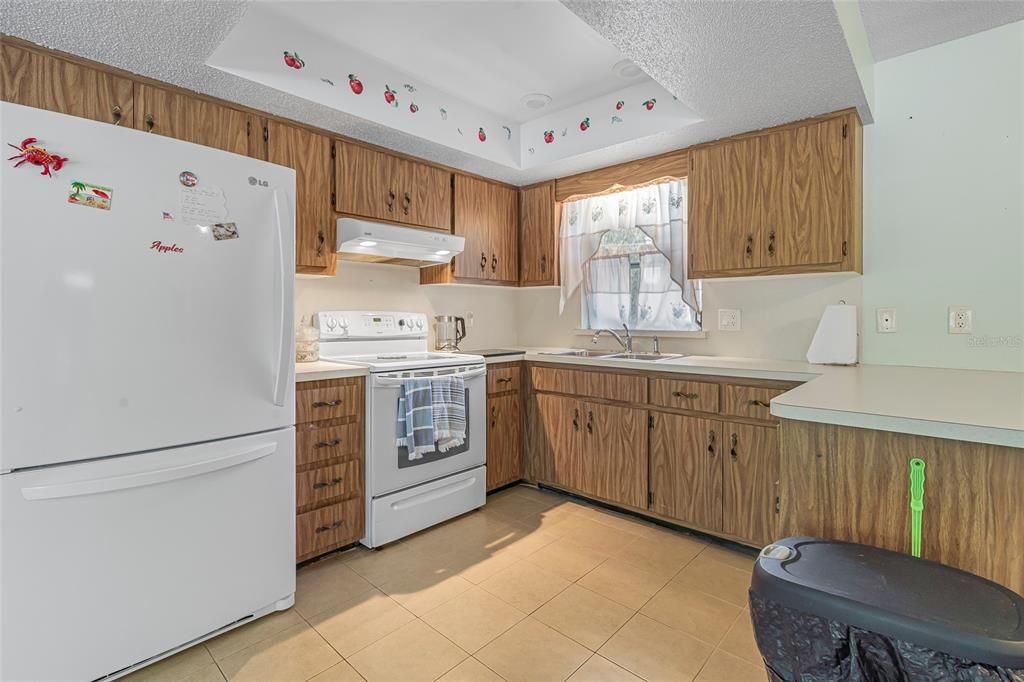 For Sale: $219,000 (2 beds, 1 baths, 1350 Square Feet)