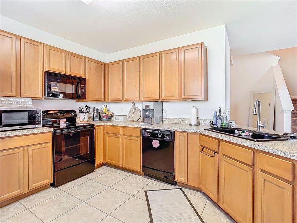 For Sale: $259,900 (3 beds, 2 baths, 1594 Square Feet)