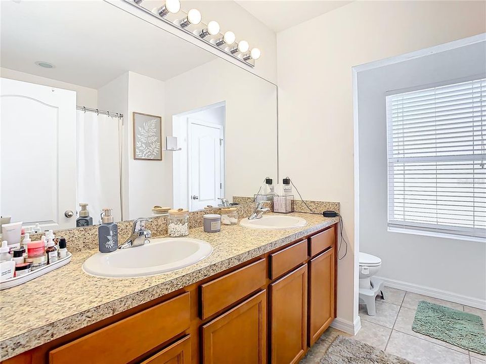 For Sale: $259,900 (3 beds, 2 baths, 1594 Square Feet)