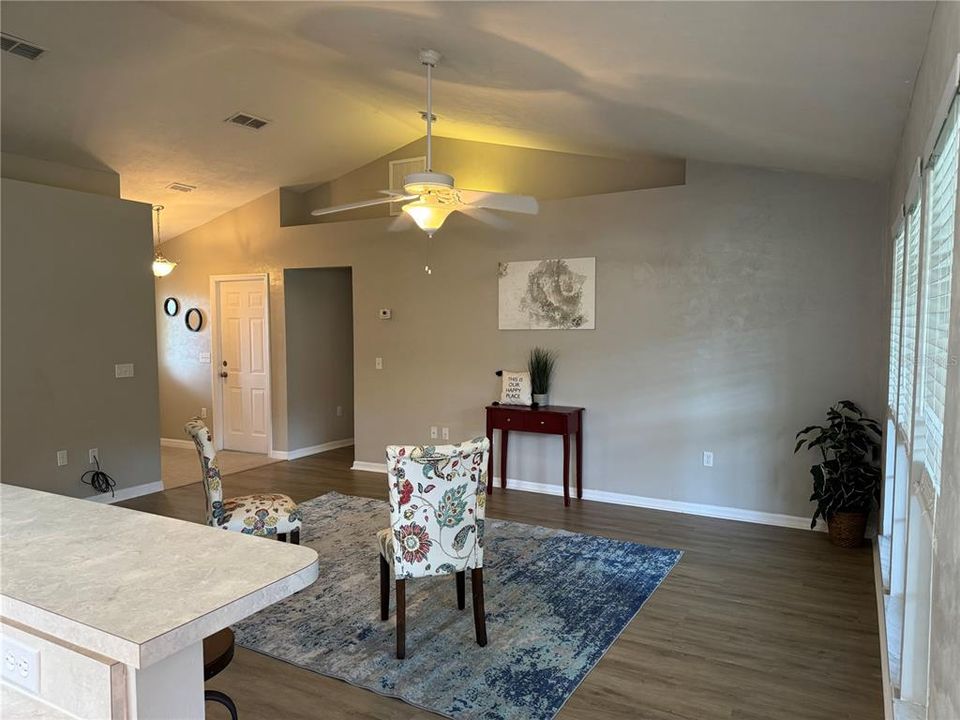Recently Rented: $2,200 (3 beds, 2 baths, 1369 Square Feet)
