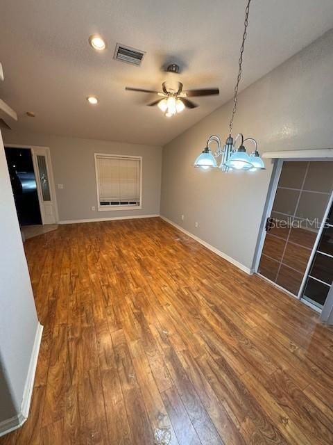 Recently Rented: $1,700 (3 beds, 3 baths, 1475 Square Feet)