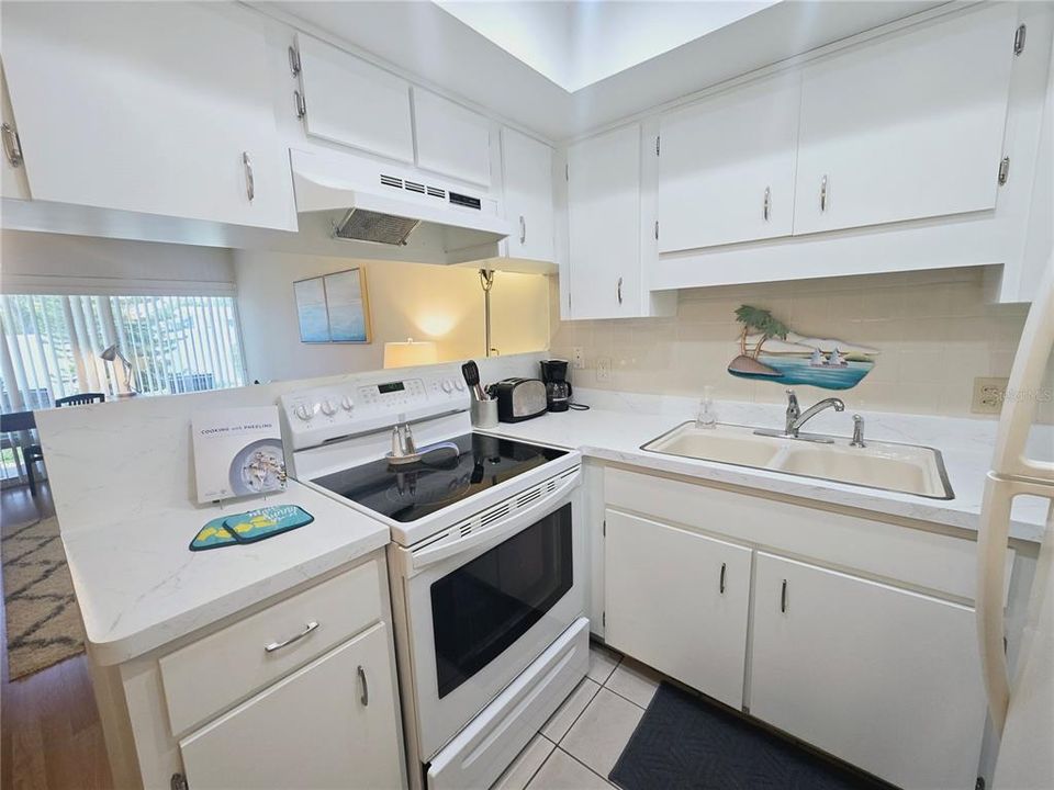 For Rent: $1,650 (2 beds, 1 baths, 825 Square Feet)