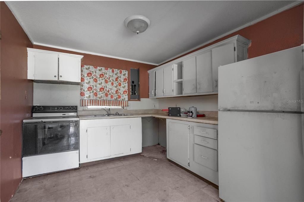 For Sale: $125,000 (2 beds, 1 baths, 660 Square Feet)