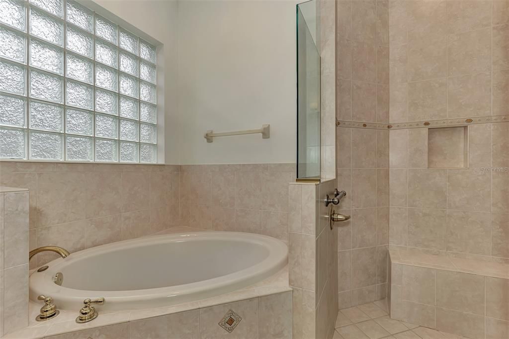最近售出: $725,000 (3 贝兹, 3 浴室, 2565 平方英尺)