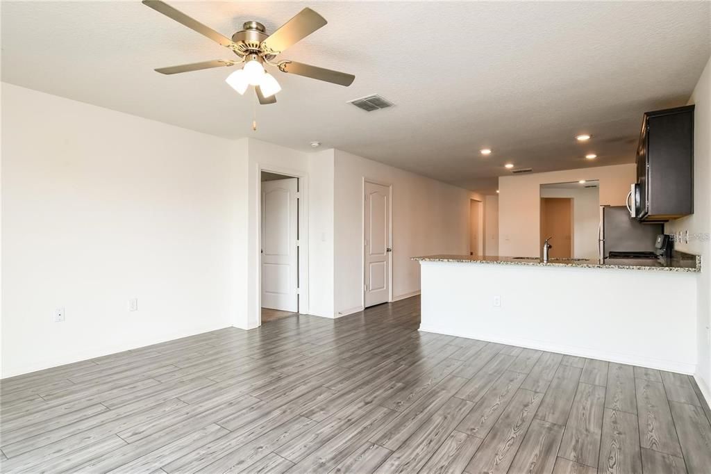 Active With Contract: $1,799 (3 beds, 2 baths, 1550 Square Feet)