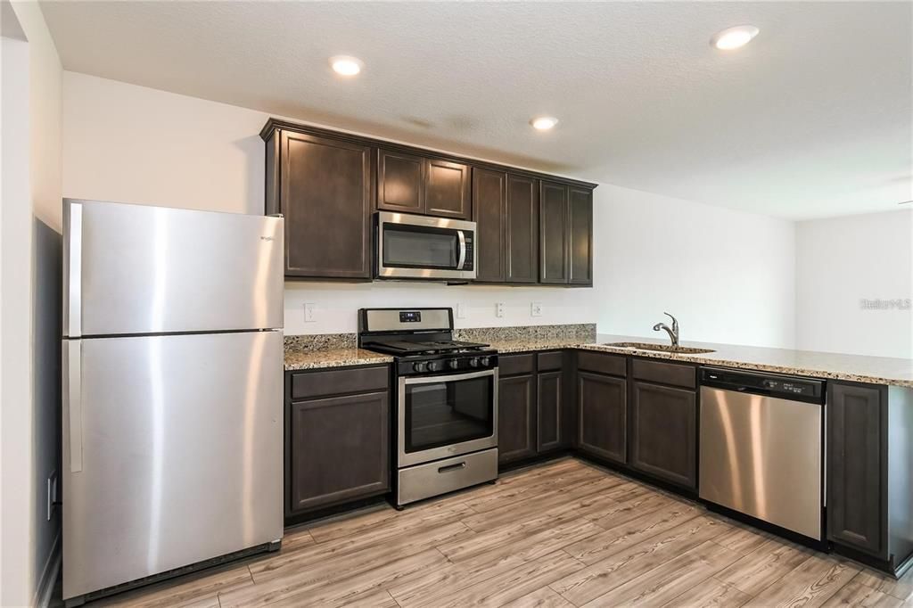 Active With Contract: $1,799 (3 beds, 2 baths, 1550 Square Feet)