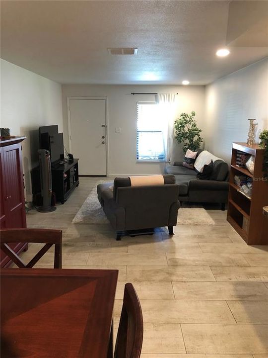 Recently Rented: $1,425 (1 beds, 1 baths, 663 Square Feet)