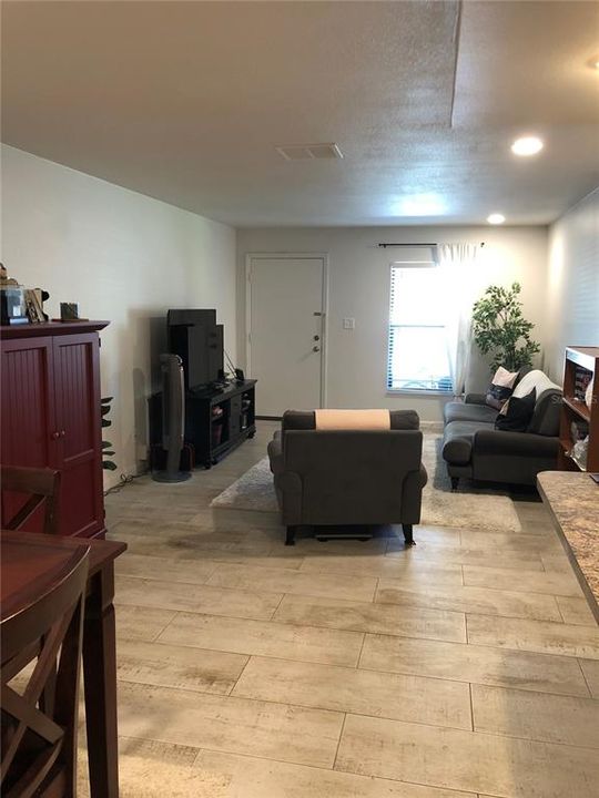 Recently Rented: $1,425 (1 beds, 1 baths, 663 Square Feet)