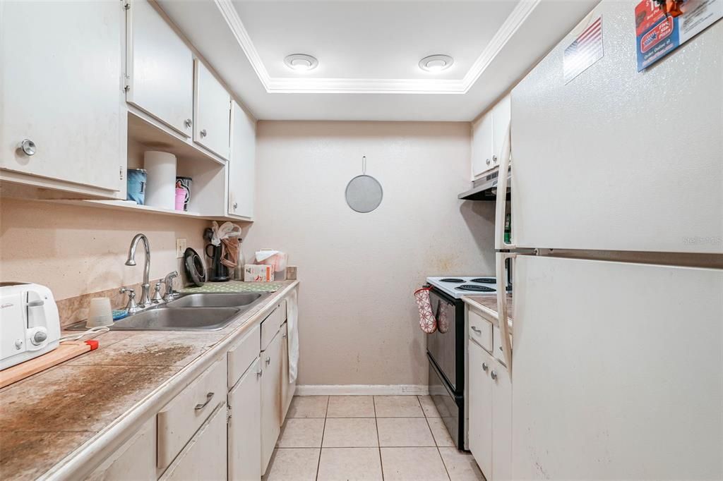 Active With Contract: $110,000 (1 beds, 1 baths, 685 Square Feet)