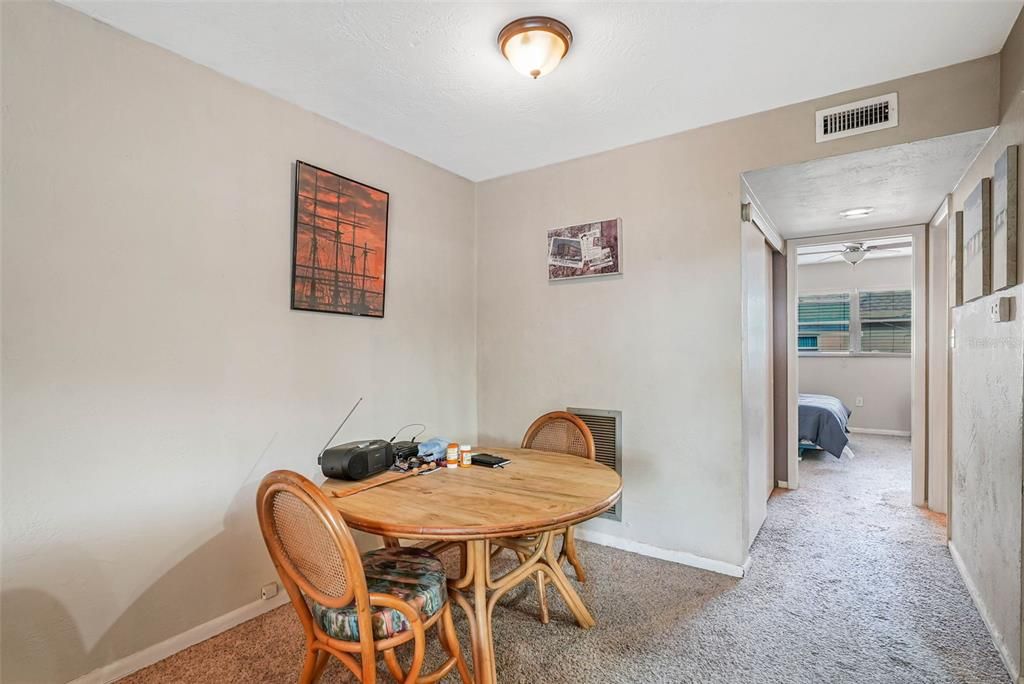 Active With Contract: $110,000 (1 beds, 1 baths, 685 Square Feet)