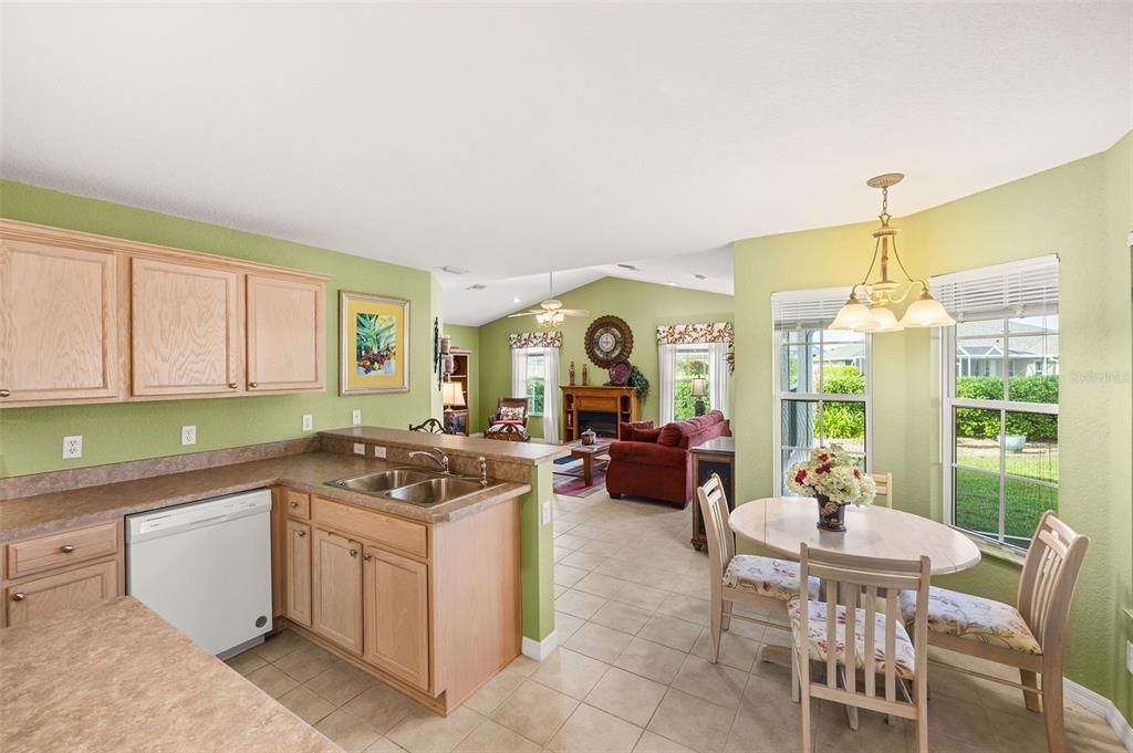 Eat-in Kitchen w/plenty of counter space