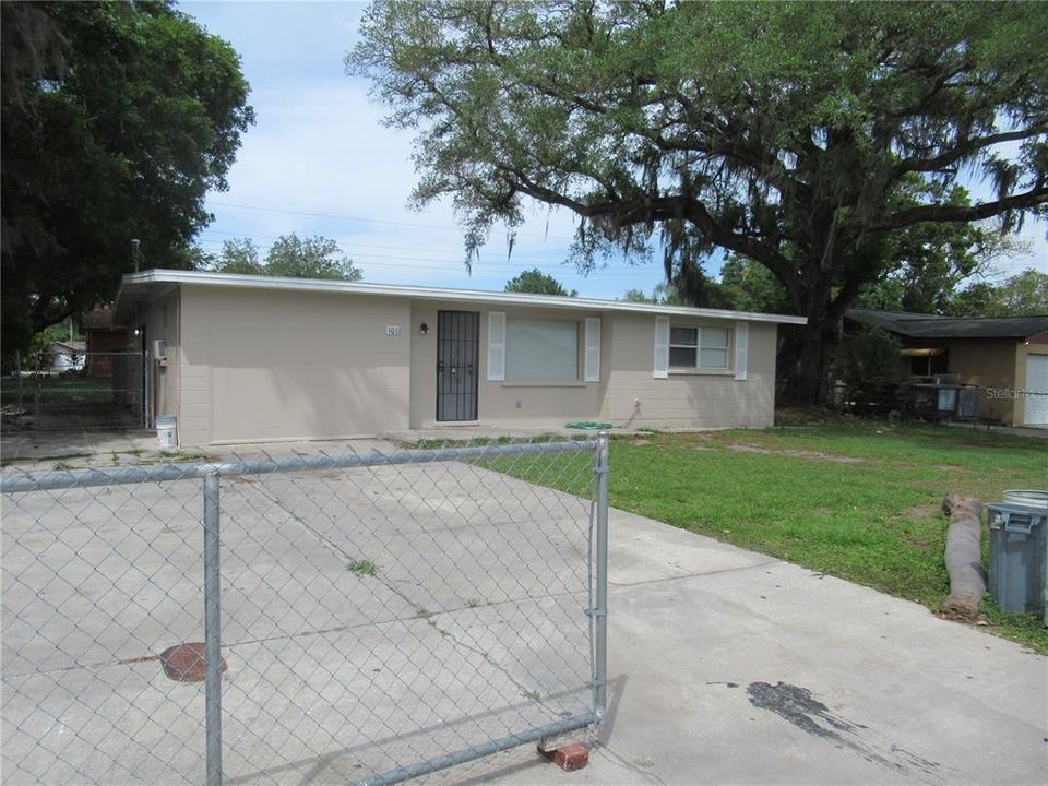Active With Contract: $299,900 (3 beds, 2 baths, 1020 Square Feet)
