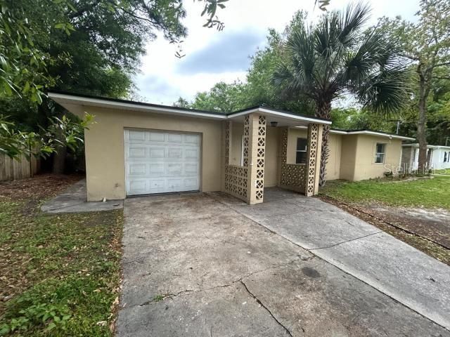For Sale: $199,900 (4 beds, 2 baths, 1293 Square Feet)