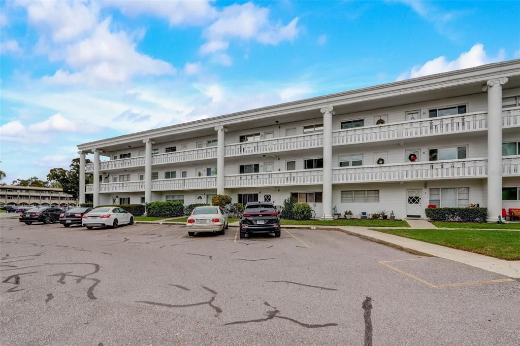 Active With Contract: $140,000 (1 beds, 1 baths, 825 Square Feet)