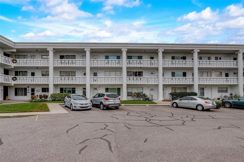 Active With Contract: $140,000 (1 beds, 1 baths, 825 Square Feet)