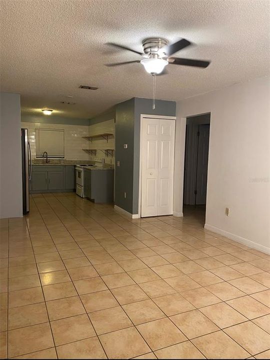 For Rent: $1,400 (2 beds, 1 baths, 800 Square Feet)