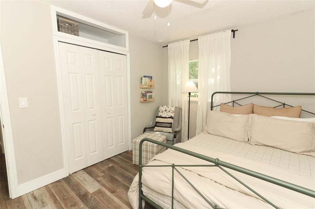 Active With Contract: $345,000 (3 beds, 1 baths, 1184 Square Feet)