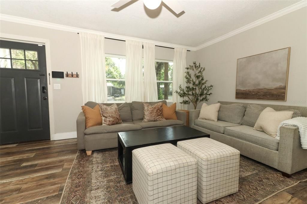 Active With Contract: $345,000 (3 beds, 1 baths, 1184 Square Feet)