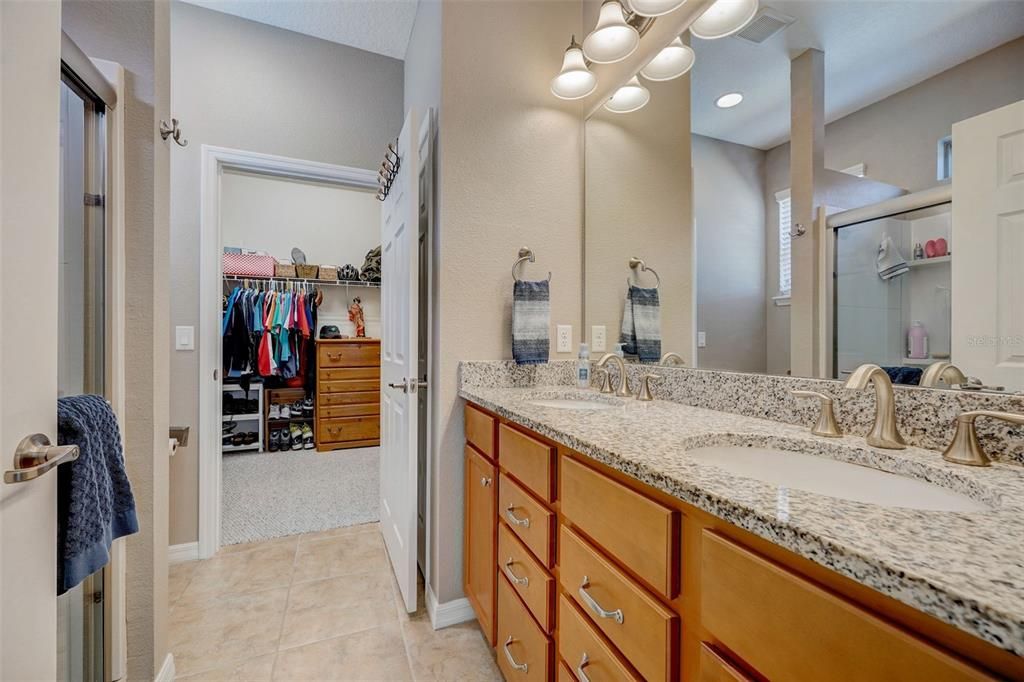 For Sale: $338,500 (2 beds, 2 baths, 1468 Square Feet)